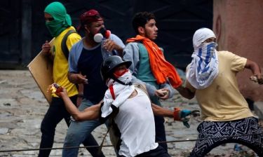 Βενεζουέλα: Δύο νεκροί σε νέες συγκρούσεις κατά τη διάρκεια γενικής απεργίας (pics)