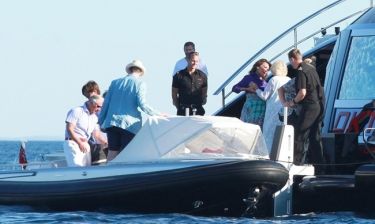 Πρίγκιπας Κάρολος-Καμίλα Πάρκερ: Στο σκάφος των Θόδωρου και Γιάννας Αγγελοπούλου