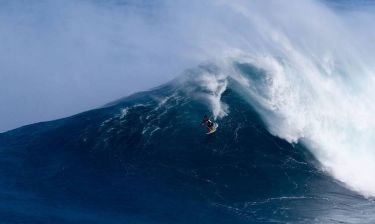 Surfing: Η πρόκληση του Big Wave Tour «κόβει» την ανάσα (vids)