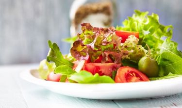 Η μεσογειακή διατροφή κάνει… διακρίσεις – Δείτε ποιους ωφελεί