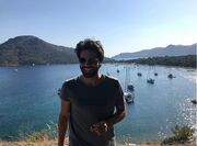 Διακοπές στην Ελλάδα για τον Εμίρ της σειράς «Kara Sevda» (φωτο)