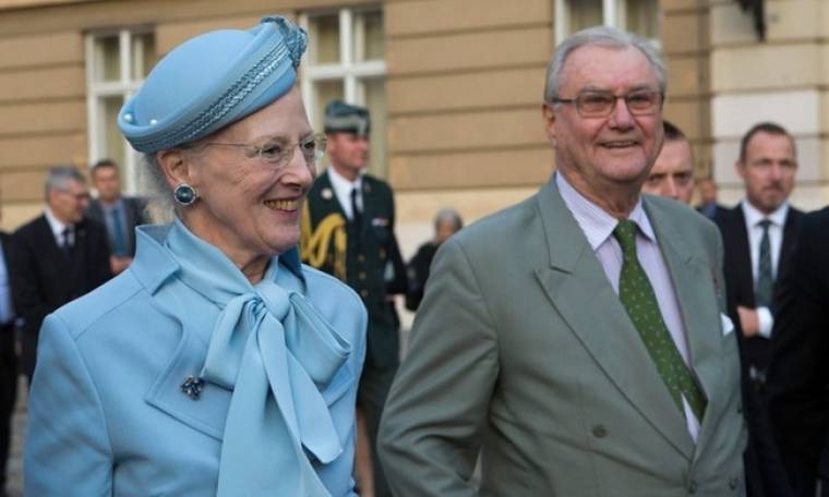Ο σύζυγος της βασίλισσας της Δανίας δεν θέλει να ταφεί μαζί της γιατί...