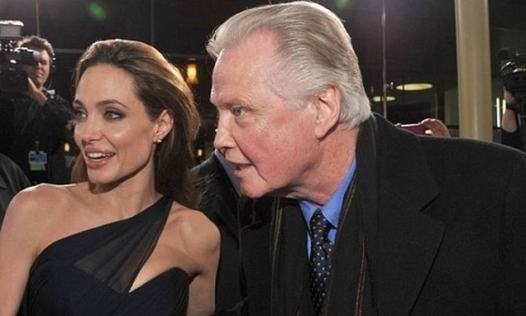 Τρεις μήνες μετά την τελευταία τους εμφάνιση, η Angelina Jolie απολαμβάνει βόλτα με τον μπαμπά της