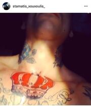  Λαϊκός τραγουδιστής «χτύπησε» tattoo στο στέρνο