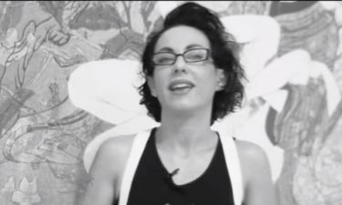 ΣΕΞ: Αυτό είναι το βίντεο με την Ειρήνη Χειρδάρη, διευθύντρια της σχολής σεξ, που ρίχνει το Ίντερνετ
