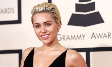 Miley Cyrus: Στο πλευρό των θυμάτων του τυφώνα Harvey. Έκανε και εκείνη δωρεά χρημάτων