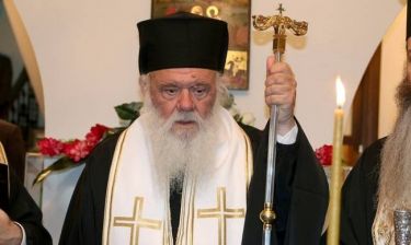 «Καταπέλτης» ο Αρχιεπίσκοπος Ιερώνυμος για τη Συριζαία που πέταξε στα σκουπίδια εικόνα της Παναγίας