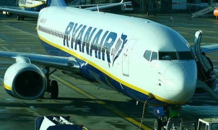 Η Ryanair αλλάζει πολιτική για τις χειραποσκευές