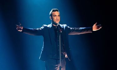 Robbie Williams: Ο πραγματικός λόγος που ακύρωσε την περιοδεία του και το σοβαρό πρόβλημα υγείας!