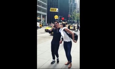 Κάτια Ζυγούλη: Το φιλί στον Σάκη Ρουβά στους δρόμους της Νέας Υόρκης