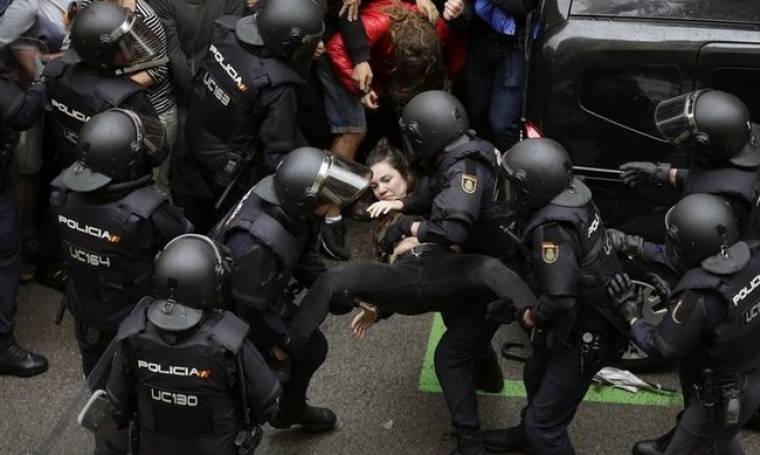 Η μάχη της Καταλονίας: Οδομαχίες, πλαστικές σφαίρες και ματωμένες κάλπες για την ανεξαρτησία