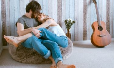 Πανσέληνος στον Κριό: Προβλέψεις για τα ερωτικά και τις σχέσεις σου