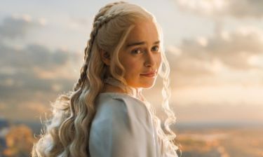 Emilia Clarke: Η πρωταγωνίστρια του Game Of Thrones στη Μύκονο (φωτο)