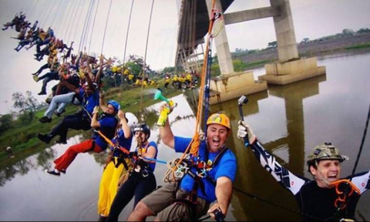 Πτώση για... ρεκόρ στη Βραζιλία: 245 άνθρωποι έπεσαν ταυτόχρονα από γέφυρα (pics & vid)