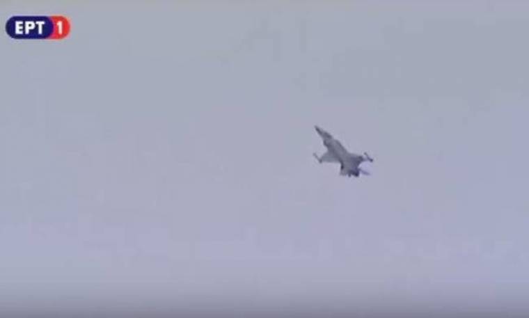 Ρίγη συγκίνησης: Συγκλόνισε το μήνυμα του πιλότου του F-16 στη στρατιωτική παρέλαση (vid)