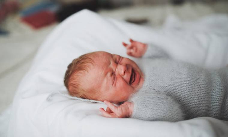 Βρεφικοί κολικοί σε μωρά 2 μηνών: Πώς μπορεί μια μαμά να αντιμετωπίσει το κλάμα
