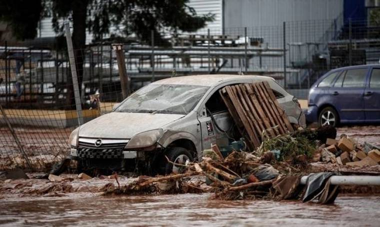 Φονική κακοκαιρία στη Δυτική Αττική: Δύο άνδρες και μια γυναίκα νεκροί από τις πλημμύρες στη Μάνδρα