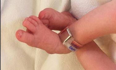 Έγιναν για πρώτη φορά γονείς! Η πρώτη φωτό του νεογέννητου από την Ελληνίδα μανούλα