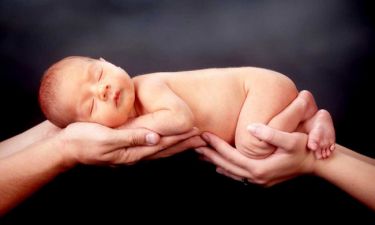 Γέννησε και δεν το πήρε είδηση κανείς - Η πρώτη φωτό του νεογέννητου