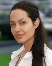  Κι όμως έτσι είναι η Angelina Jolie άβαφη