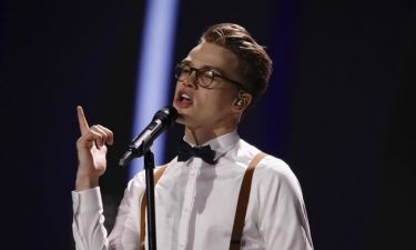 Eurovision 2018: Τσεχία: Ο Mikolas, παρά τον τραυματισμό του, εντυπωσίασε στη σκηνή