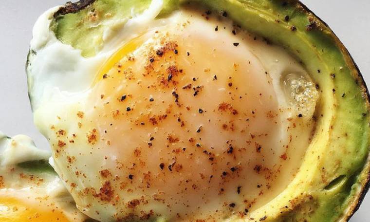 Αυγά σε αβοκάντο όπως τα μαγειρεύουν οι δούκισσες