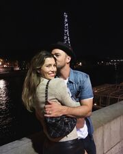 Jessica Biel: Η αγκαλιά και το τρυφερό φιλί με τον γιο της στο Παρίσι