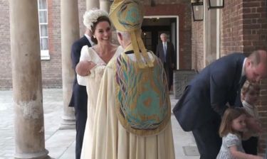 Kate Middleton-Πρίγκιπας William: Οι πρώτες εικόνες από την βάπτιση του Πρίγκιπα Λούις
