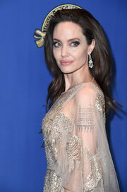Angelina Jolie: Το ραντεβού με γοητευτικό άντρα και οι φήμες ότι εκείνος την παράτησε