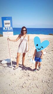 Η Παπουτσάκη συνεχίζει τις διακοπές της στην Γαύδο - Η αστεία φωτό στο instagram με τον γιο της 