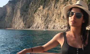 Η Τόνια Σωτηροπούλου ποζάρει στην Κέρκυρα