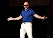 Αποκάλυψη από τον Pitbull: Γεννήθηκε μέσα στα ναρκωτικά