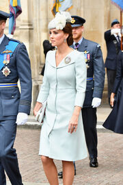 Kate Middleton-Meghan Markle: Το κόλπο για να μην σηκώνονται οι φούστες τους από τον αέρα
