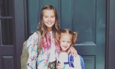 Γνωστή ηθοποιός φωτογράφησε τις κόρες της την πρώτη μέρα στο σχολείο - Τι φόρεσαν (pics)