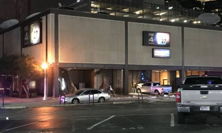 Πανικός στα στούντιο του Fox News-Φορτηγάκι έπεσε στο κτίριο. Κλήθηκαν πυροτεχνουργοί