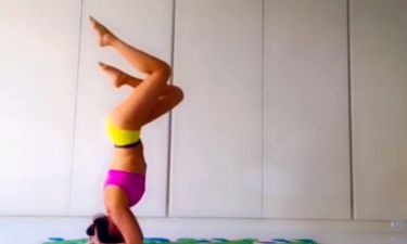 Η 47χρονη που δεν κολλάει στην ηλικία και έχει κάνει τη yoga… παιχνιδάκι!