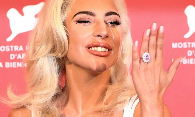 Fake news: το μονόπετρο της Lady Gaga αξίζει ένα εκατομμύριο δολάρια