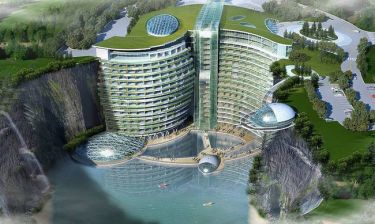 Θέα στον κάτω κόσμο: Εγκαίνια για το λατομείο & ξενοδοχείο ανάποδης πολυτέλειας στην Κίνα