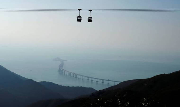 Έτοιμη η μεγαλύτερη γέφυρα του κόσμου που συνδέει το Χονγκ Κονγκ με την Κίνα