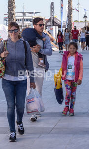 Καμπούρη – Ταρασιάδης: Ταξιδάκι τις Σπέτσες με τις κόρες τους!