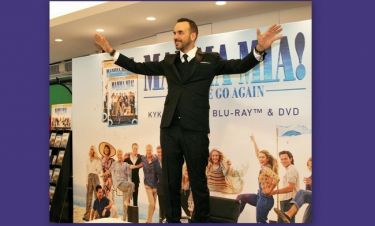 Ο Πάνος Μουζουράκης στους ρυθμούς της ταινίας «Mamma Mia! Here we go again»
