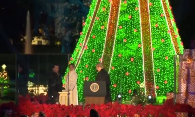 Melania Trump - Donald Trump: Άναψαν το χριστουγεννιάτικο δέντρο