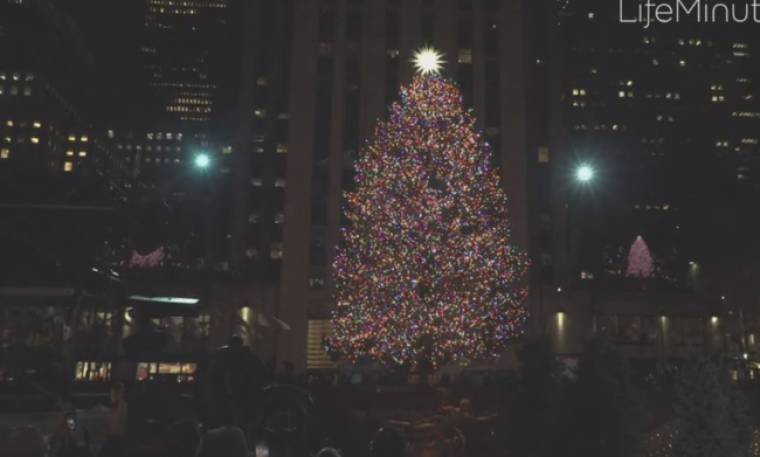 Η εντυπωσιακή φωταγώγηση του δέντρου του Rockefeller Center στη Νέα Υόρκη