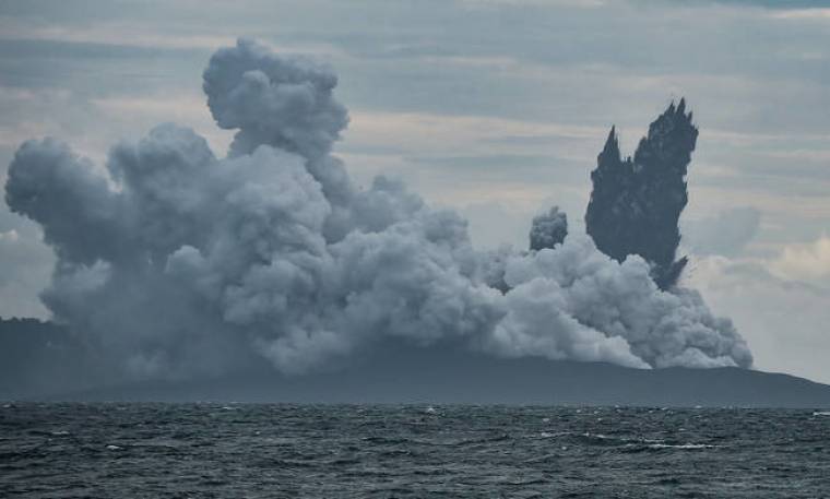 Φωτογράφισαν ξανά το φονικό ηφαίστειο Κρακατόα και έπαθαν σοκ με αυτό που ανακάλυψαν (Pics&Vids)