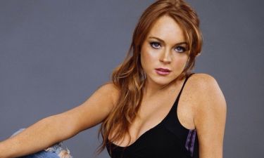 Lindsay Lohan: Φωτογραφήθηκε φορώντας μόνο το άρωμά της