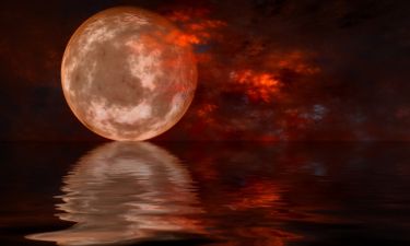 Ματωμένο φεγγάρι: Οι μύθοι και οι θρύλοι που το συνοδεύουν