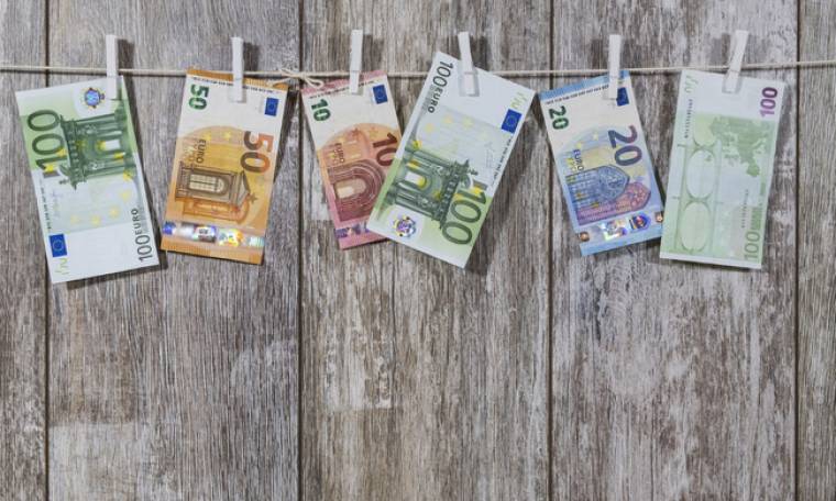 Πλαστά χαρτονομίσματα των 20 και 50 ευρώ: Δείτε αν τα έχετε στην τσέπη σας – Πώς θα τα αναγνωρίσετε