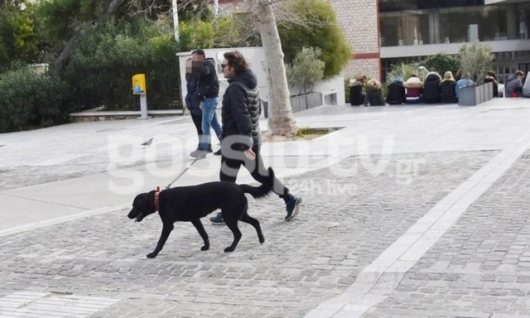 Βασίλης Χαραλαμπόπουλος: Βόλτα με τον αγαπημένο του σκύλο