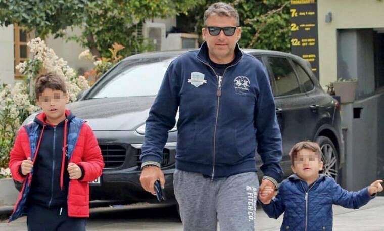 Ο Γιώργος Λιάγκας στην Τήνο με τα παιδιά του - Οι πρώτες βουτιές! (photos)