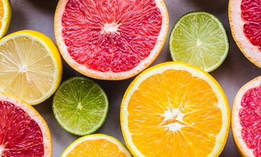 Πώς θα κάνεις τα λεμόνια και τα πορτοκάλια να βγάζουν περισσότερο χυμό